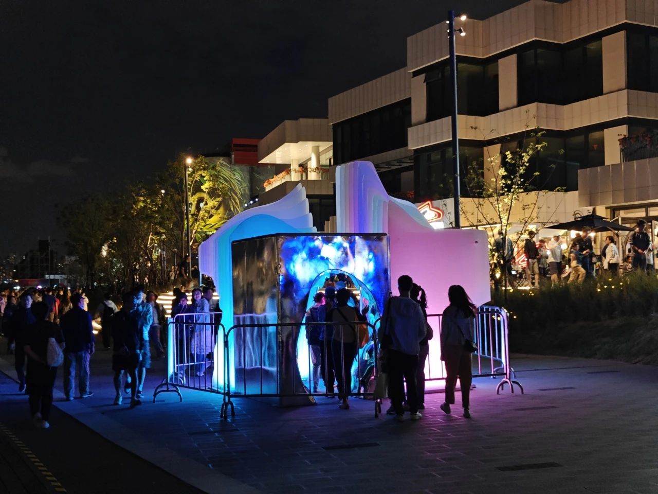 藏不住了，這個國慶，信達電通助力上海國際光影節徐匯分會場！