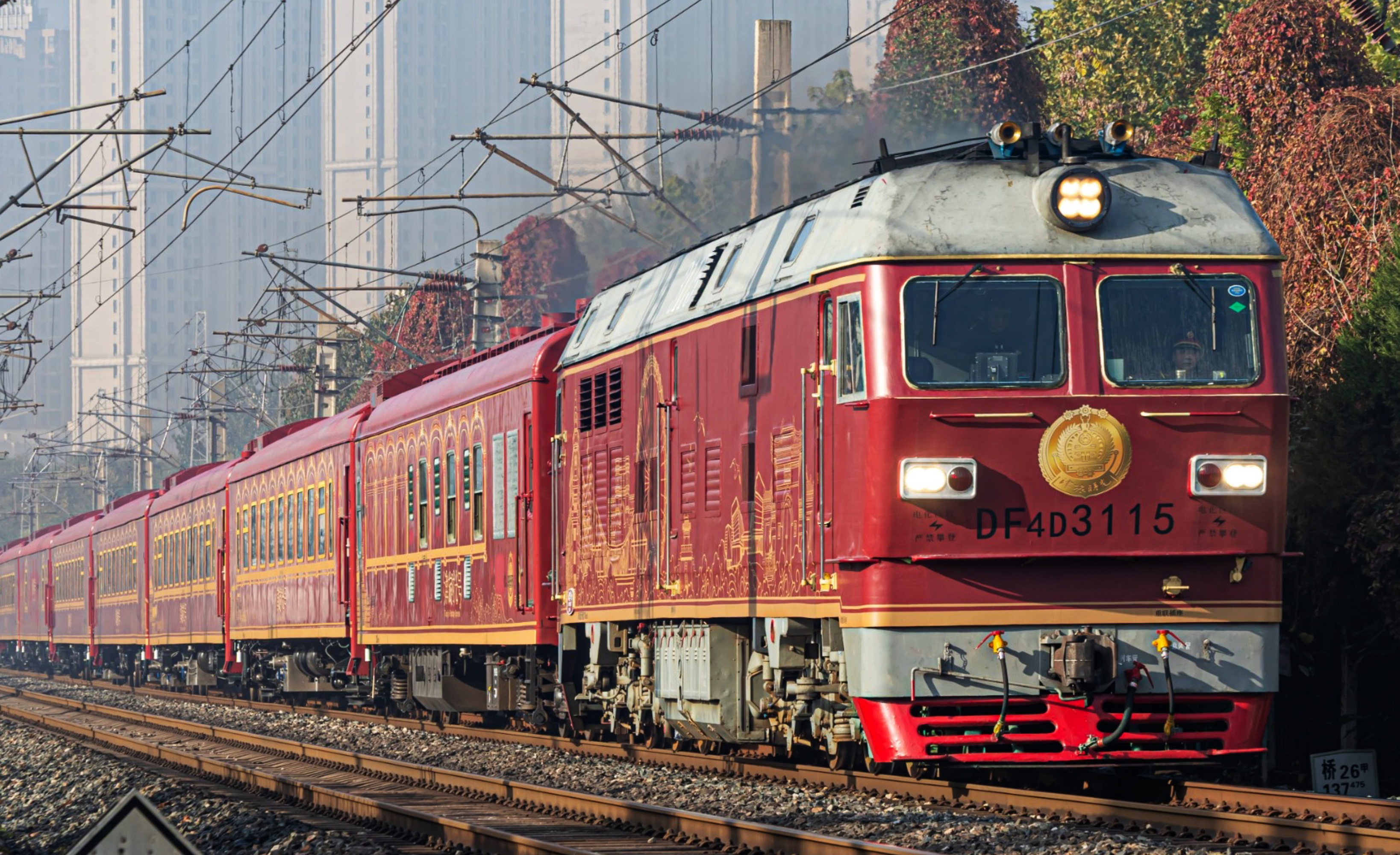 軌道上的沉浸式藝術空間！津旅時光號天幕這樣點亮